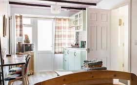 Bedroom With Kitchenette, Private Bathroom And Parking